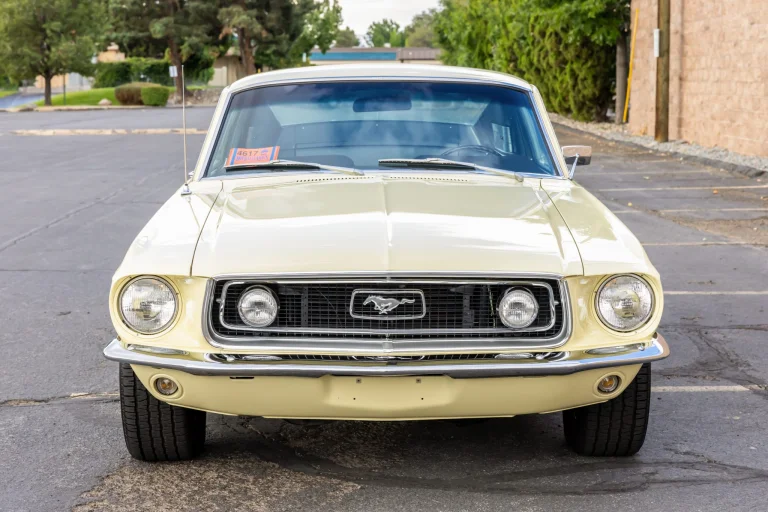Vehicle image 200